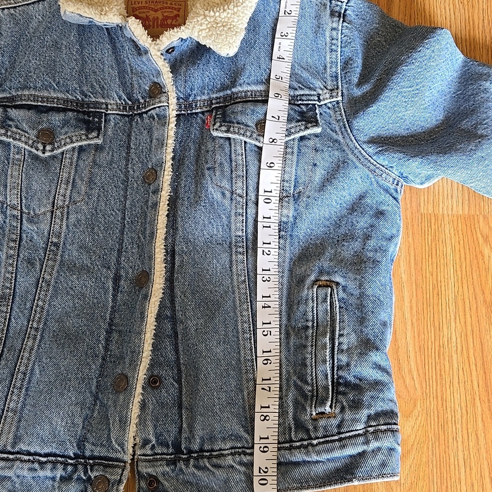 Levi's Women's Light Blue Denim Jacket with Cream Sherpa Collar Sz Medium - Picture 10 of 10